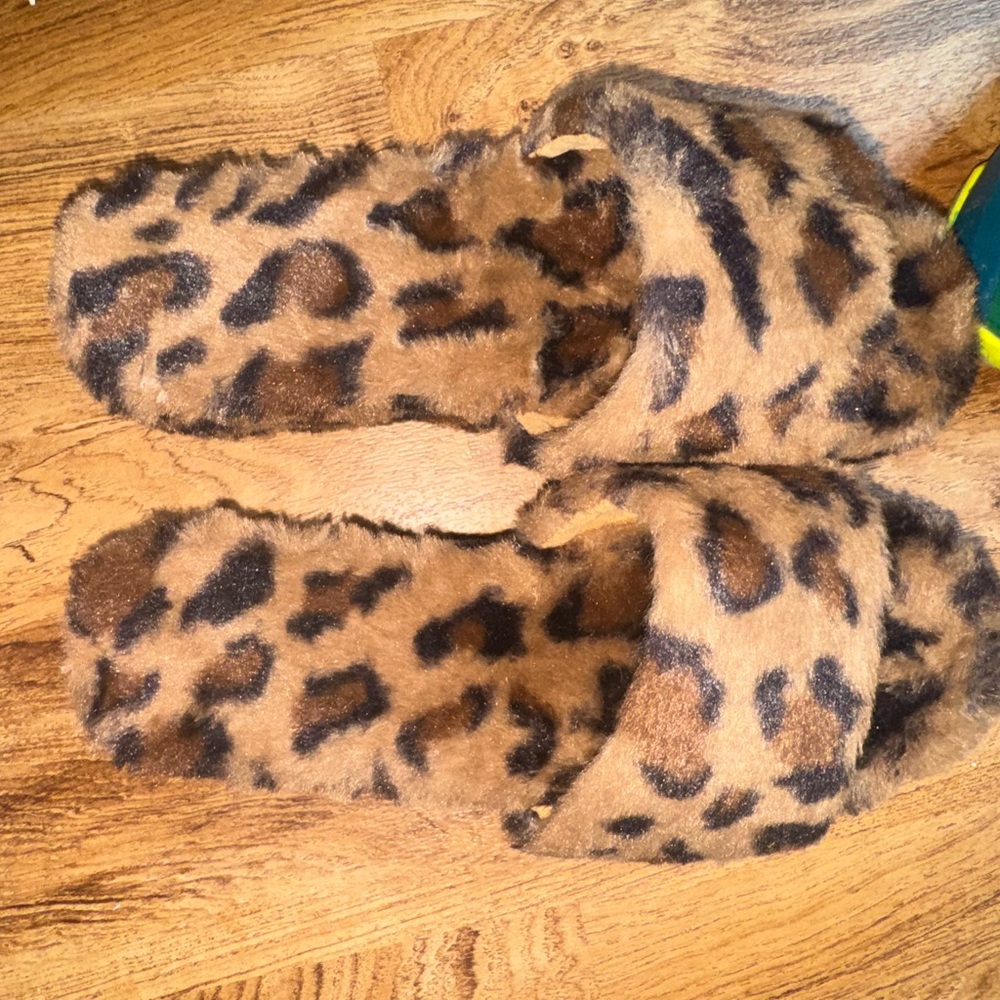 women’s platform cheetah print fuzzy sandals size 8